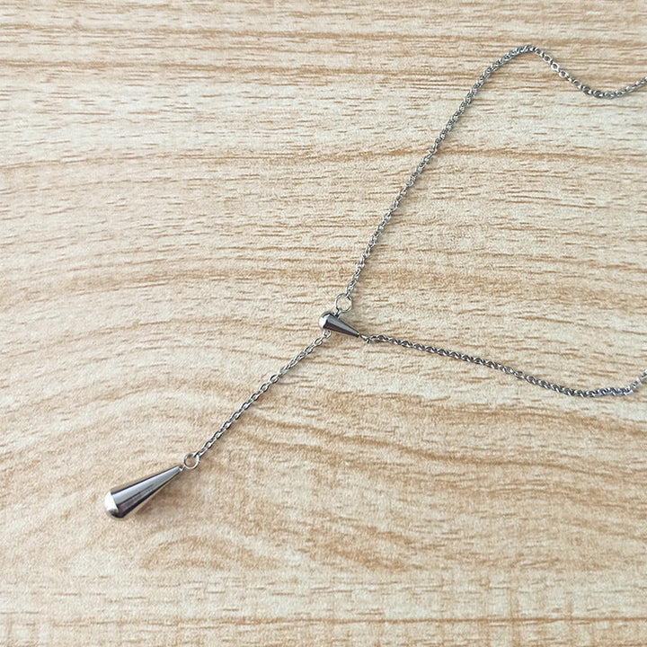 The new popular titanium steel necklace women's light luxury versatile niche pendant clavicle chain necklace high-end design accessories Glossy.pk