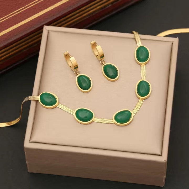 European and American wholesale blade chain retro emerald temperament versatile niche fashion clavicle chain luxury necklace light luxury Glossy.pk