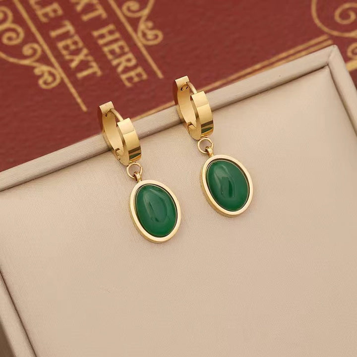 European and American wholesale blade chain retro emerald temperament versatile niche fashion clavicle chain luxury necklace light luxury Glossy.pk