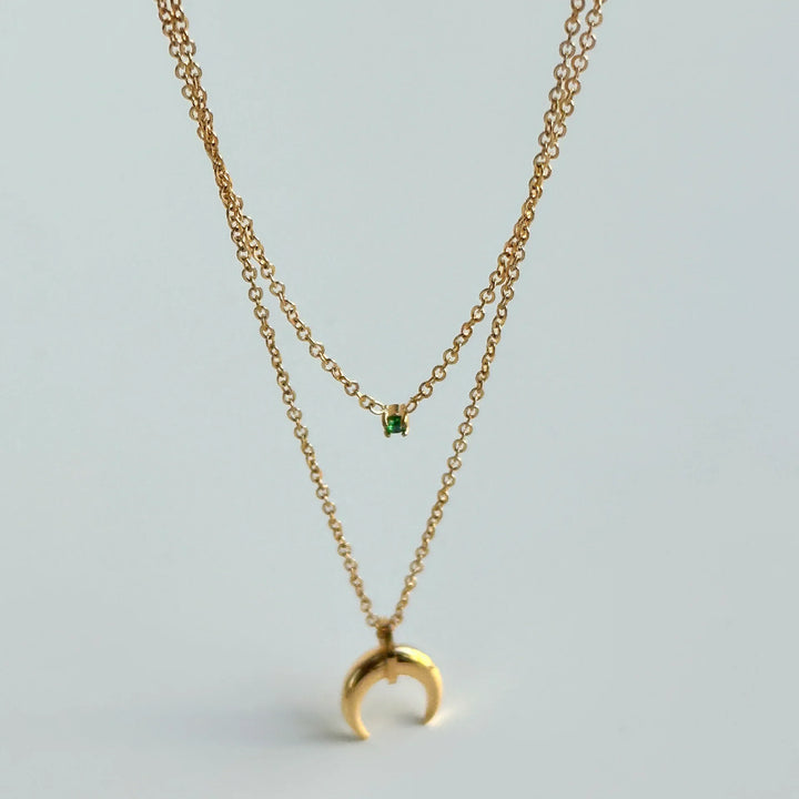 High-grade niche green diamond horn inverted crescent moon double moon stacked clavicle chain necklace female plated 18K gold does not fade