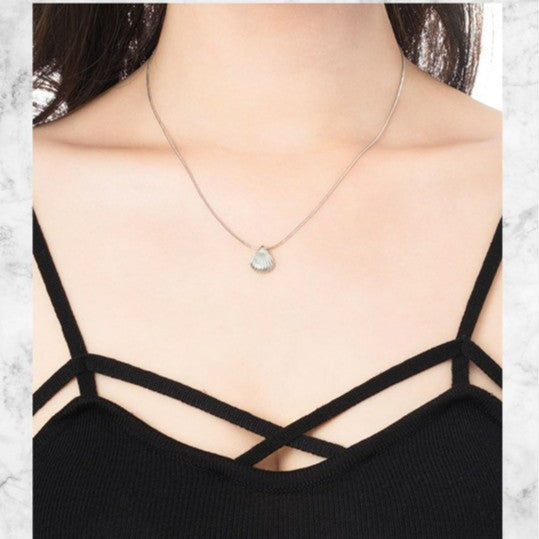 2024 new accessories: titanium steel shell necklace, light luxury, niche, non-fading, clavicle chain, women's high-end temperament, versatile Glossy.pk