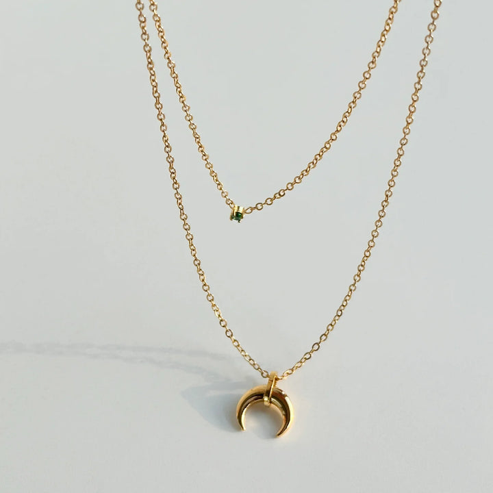 High-grade niche green diamond horn inverted crescent moon double moon stacked clavicle chain necklace female plated 18K gold does not fade