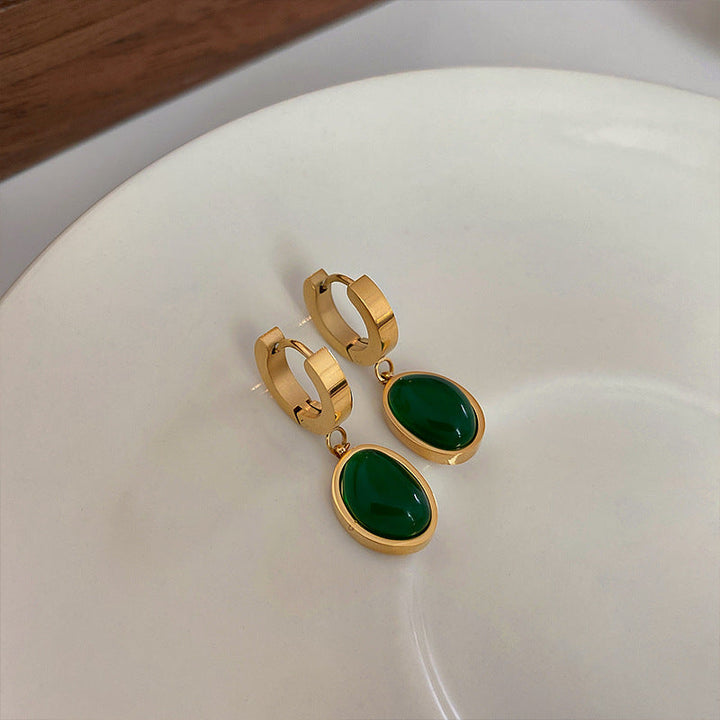 European and American wholesale blade chain retro emerald temperament versatile niche fashion clavicle chain luxury necklace light luxury Glossy.pk