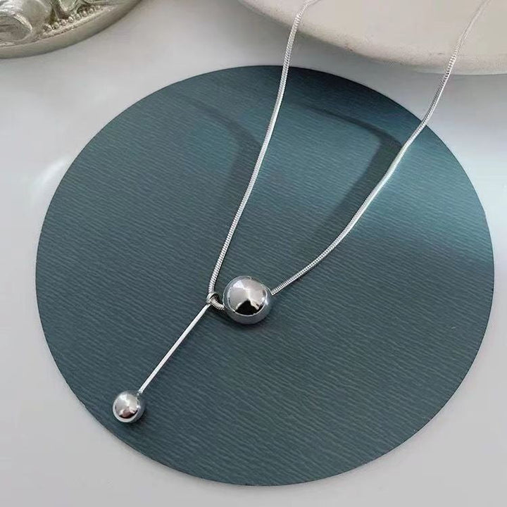 Light luxury niche cold wind ins women's collarbone chain, high-end sense round ball, TikTok explosive spring and summer necklace, simple accessories Glossy.pk