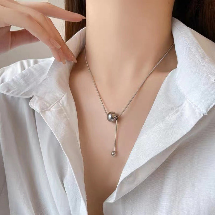 Light luxury niche cold wind ins women's collarbone chain, high-end sense round ball, TikTok explosive spring and summer necklace, simple accessories Glossy.pk