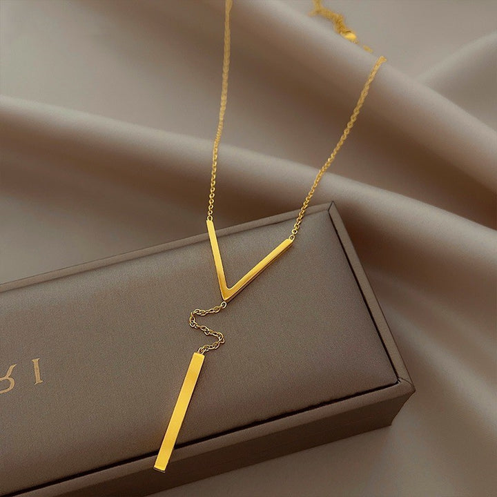 Temperament V-shaped long pendant simple necklace women's personality versatile clavicle chain niche design sense sweater chain wholesale