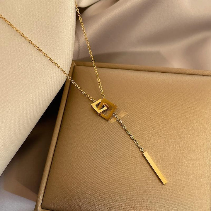 2024 new popular titanium steel necklace women's niche light luxury temperament sweater chain does not fade and is versatile clavicle chain necklace Glossy.pk