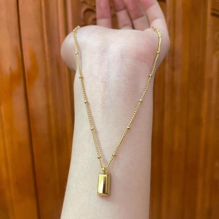 Glossy wordless 18K small gold brick titanium steel clavicle necklace female niche design simple pendant does not fade small squares Glossy.pk