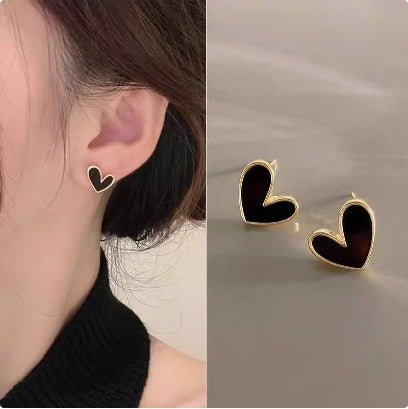 2024 New Love Mother-of-pearl Pendant Special-shaped Unique Black and White Love Necklace Stud Set Temperament Simple Female Glossy.pk