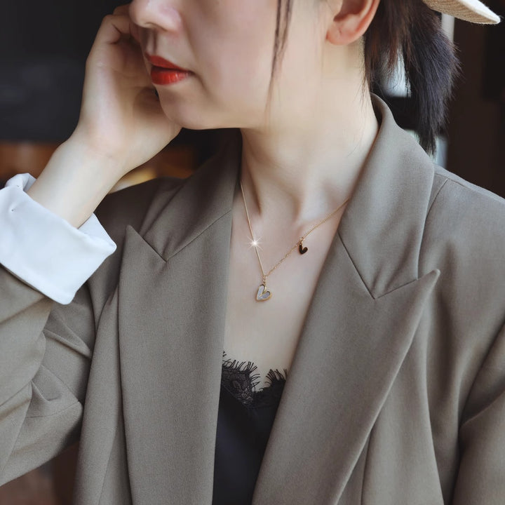 French minimalist personality small love white shell necklace fresh peach heart asymmetrical clavicle chain women's jewelry
