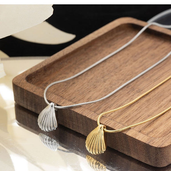 2024 new accessories: titanium steel shell necklace, light luxury, niche, non-fading, clavicle chain, women's high-end temperament, versatile Glossy.pk