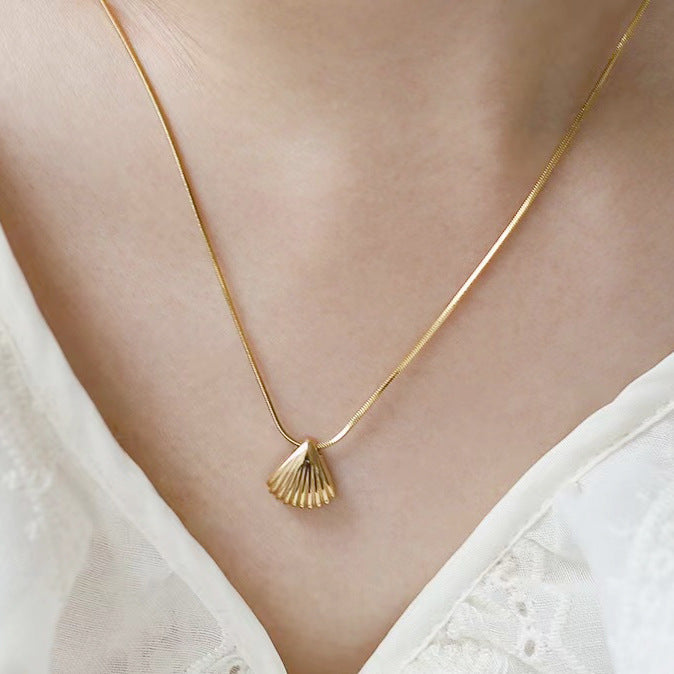 2024 new accessories: titanium steel shell necklace, light luxury, niche, non-fading, clavicle chain, women's high-end temperament, versatile Glossy.pk