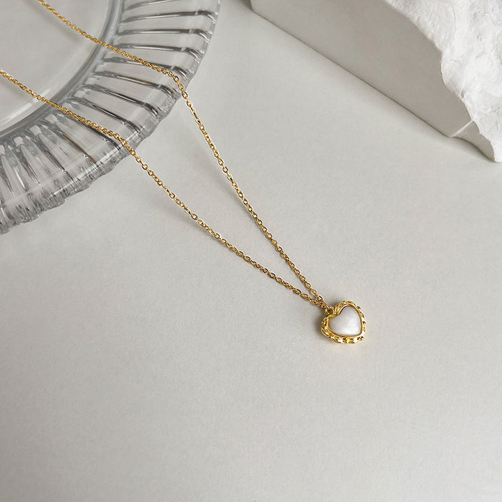 Mother-of-pearl love temperament niche design ins style pendant gold necklace female titanium steel sense simple and versatile clavicle chain