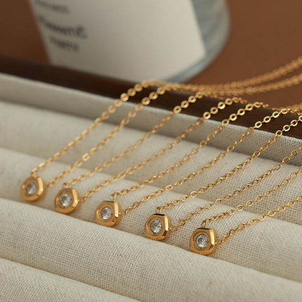 Internet celebrity ins single diamond necklace women's light luxury niche forest system titanium steel 18k rose gold tide clavicle chain is simple and versatile