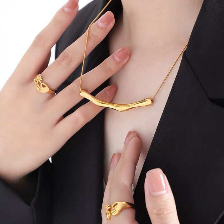 Irregular personality pleated necklace niche high-end clavicle chain ins cold style simple new short wholesale Glossy.pk