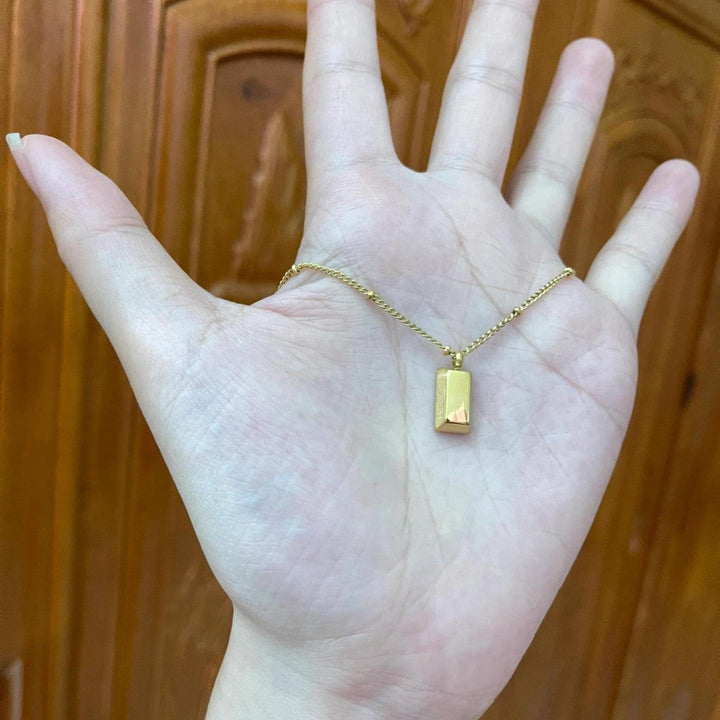 Glossy wordless 18K small gold brick titanium steel clavicle necklace female niche design simple pendant does not fade small squares Glossy.pk
