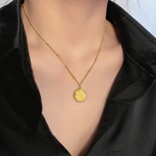 Sense of luxury, niche, irregular medals, peach blossom imprints, titanium steel necklace jewelry, women's 18K gold ins, net red clavicle chain