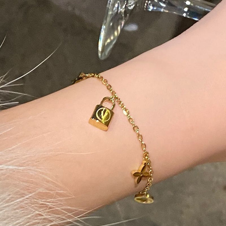 Cross-border, European and American hot-selling style, heart-shaped double-layered new bracelet, stainless steel, fashion hand jewelry, versatile and trendy with 28 Glossy.pk