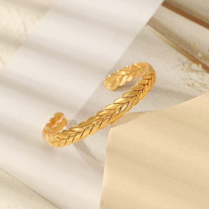 European and American cross-border wholesale 18K gold bamboo titanium steel bracelet simple fashion ins design Internet celebrity high-end sense hand ornament women Glossy.pk