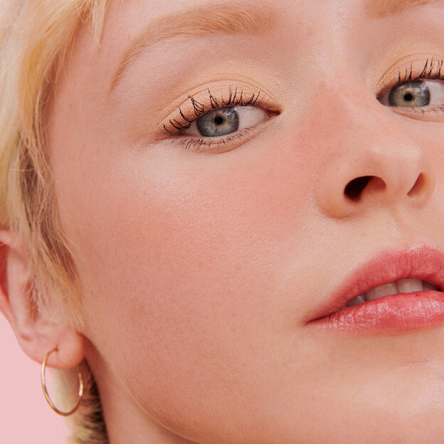 Benefit- Wonderful World Silky-Soft Powder Blush - Sunny Blush Benefit