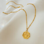 Sense of luxury, niche, irregular medals, peach blossom imprints, titanium steel necklace jewelry, women's 18K gold ins, net red clavicle chain