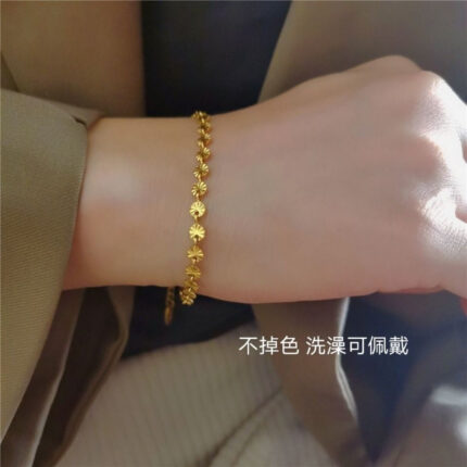 Simple embossed bracelet, women's high-end temperament, fashionable and versatile, atmospheric necklace, titanium steel, non-fading, female Internet celebrity clavicle chain Glossy.pk