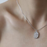 French retro ~ embossed tulip pendant necklace women's niche high-end design sense K gold-plated new clavicle chain Glossy.pk