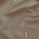 Temperament V-shaped long pendant simple necklace women's personality versatile clavicle chain niche design sense sweater chain wholesale