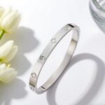 Titanium Steel Carved Flower Love Bracelet Versatile Hand Jewelry Personalized Diamond-encrusted Fashion Jewelry - Image 2
