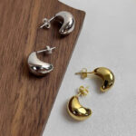 European and American cross-border wholesale small golden bean earrings are simple, Xiao Qiao is cold, metallic earrings, and niche girls do not fade Glossy.pk