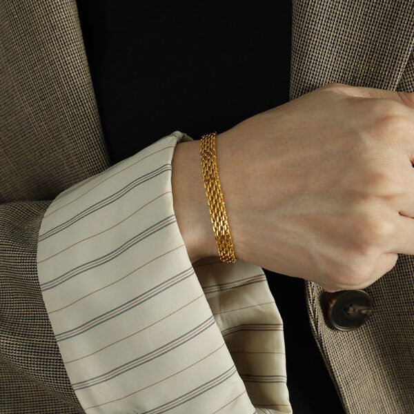 Mesh Chain Necklace & Bracelet Set — Light Luxury product photo 3 | Glossy.pk Pakistan