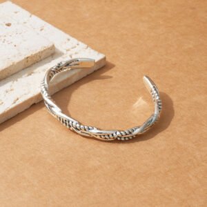 Retro twist braided bracelet product photo 4 | Glossy.pk Pakistan