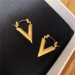 European and American high color retention 2024 new vintage V-letter stud earrings, French Internet celebrity earrings, European and American ins, cold trend Glossy.pk