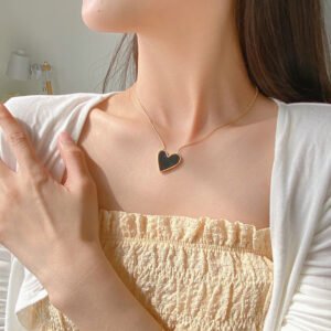 Shell Heart Pendant & Stud Earrings Set product photo 2 | Glossy.pk Pakistan