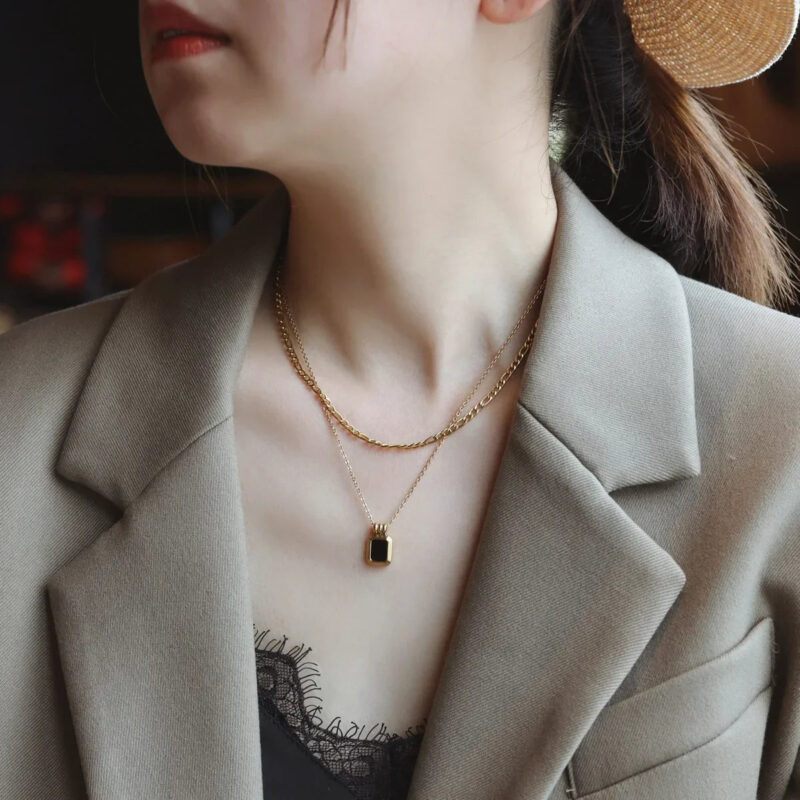 Aviho design sense double layered black epoxy necklace light luxury niche ins style titanium steel sweater chain does not fade