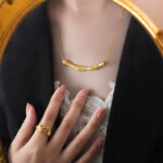 Irregular personality pleated necklace niche high-end clavicle chain ins cold style simple new short wholesale Glossy.pk