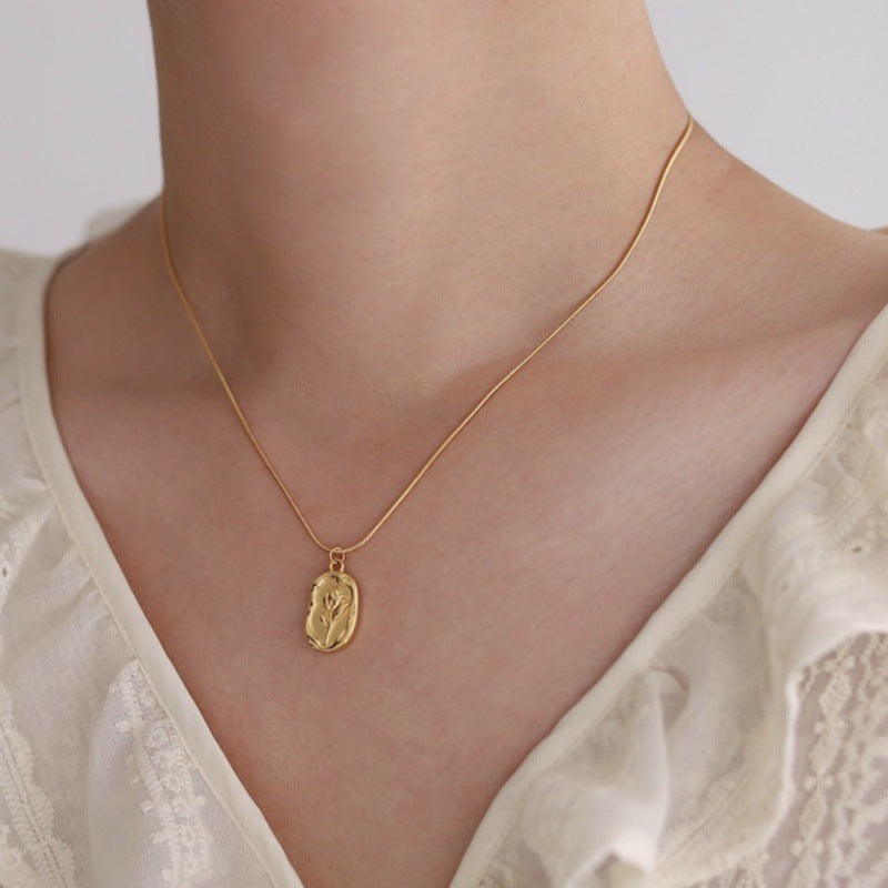 French retro ~ embossed tulip pendant necklace women's niche high-end design sense K gold-plated new clavicle chain Glossy.pk