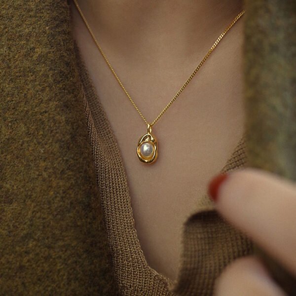 French Peanut Pearl-Style Clavicle Necklace product photo 2 | Glossy.pk Pakistan