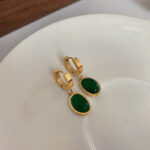 European and American wholesale blade chain retro emerald temperament versatile niche fashion clavicle chain luxury necklace light luxury Glossy.pk