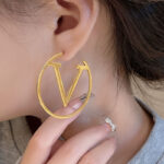 European and American cross-border hot geometric V words do not fade high-end sense of earrings retro letters Internet celebrity accessories female tide wholesale