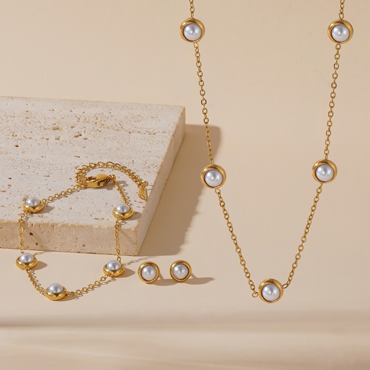 O1CN01QeZFts1w5lEqYmQf1_2218798166257-0-cib.jpg New vintage pearl jewelry set is a fashionable and versatile workplace commuter accessory necklace bracelet earrings set of three - Image 1