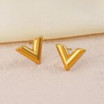 European and American simple gold niche V letter necklace women's summer clavicle chain Internet celebrity non-fading earrings bracelet three-piece set Glossy.pk