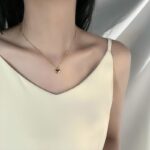 The new love love necklace women's versatile high-end temperament light luxury necklace peach heart titanium steel clavicle chain jewelry