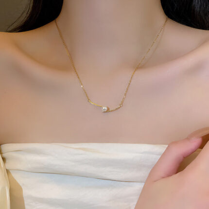 Light luxury niche cross pearl clavicle chain cold style minimalist design temperament versatile women's wholesale price jewelry