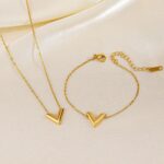 European and American simple gold niche V letter necklace women's summer clavicle chain Internet celebrity non-fading earrings bracelet three-piece set Glossy.pk