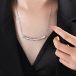 Irregular personality pleated necklace niche high-end clavicle chain ins cold style simple new short wholesale Glossy.pk