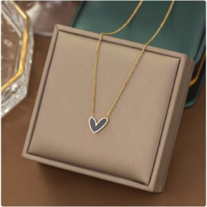 Shell Heart Pendant & Stud Earrings Set product photo 3 | Glossy.pk Pakistan