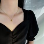 The new love love necklace women's versatile high-end temperament light luxury necklace peach heart titanium steel clavicle chain jewelry