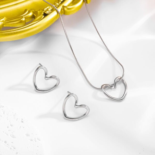 Heart Love Chain Necklace anti-tarnish jewellery from Glossy.pk, Lahore