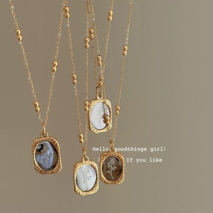 2024 New Accessories: A Rose Titanium Steel Pendant Necklace Women's High Design Sense Niche Clavicle Chain